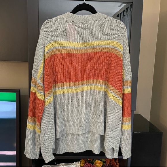 NWT Curves to Contour Sweater - Picture 3 of 4